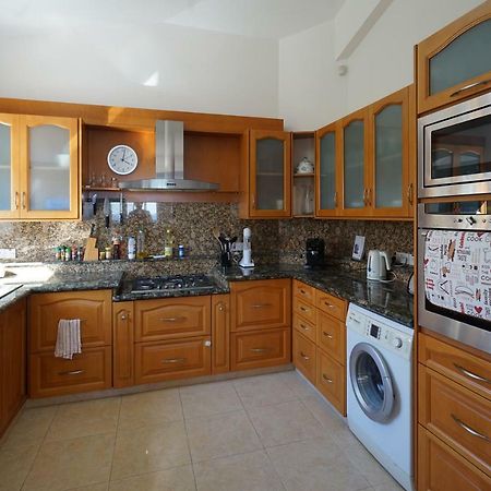 Unforgettable Family Escape - Cliffside Villa With Panoramic Sea Views And Kid-Friendly Private Pool ปิสซูรี ภายนอก รูปภาพ