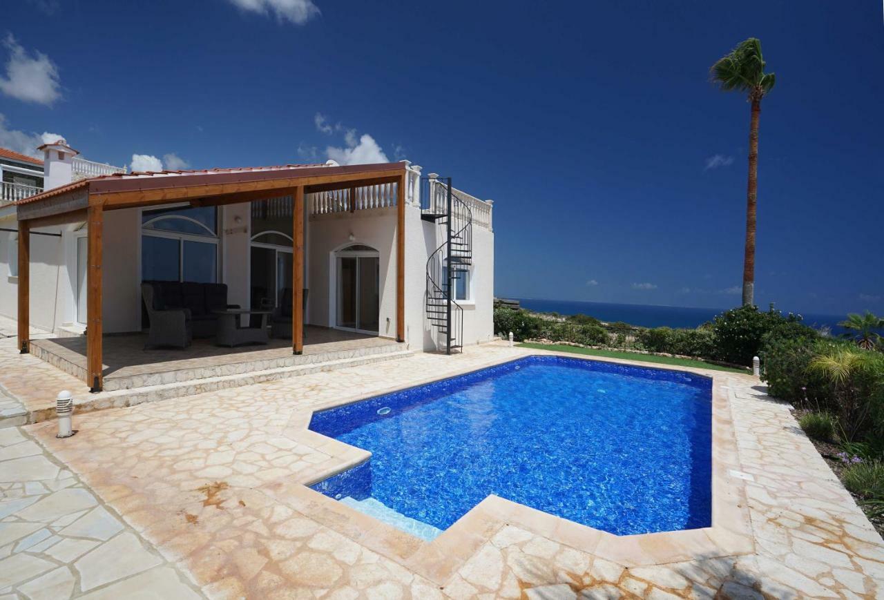Unforgettable Family Escape - Cliffside Villa With Panoramic Sea Views And Kid-Friendly Private Pool ปิสซูรี ภายนอก รูปภาพ