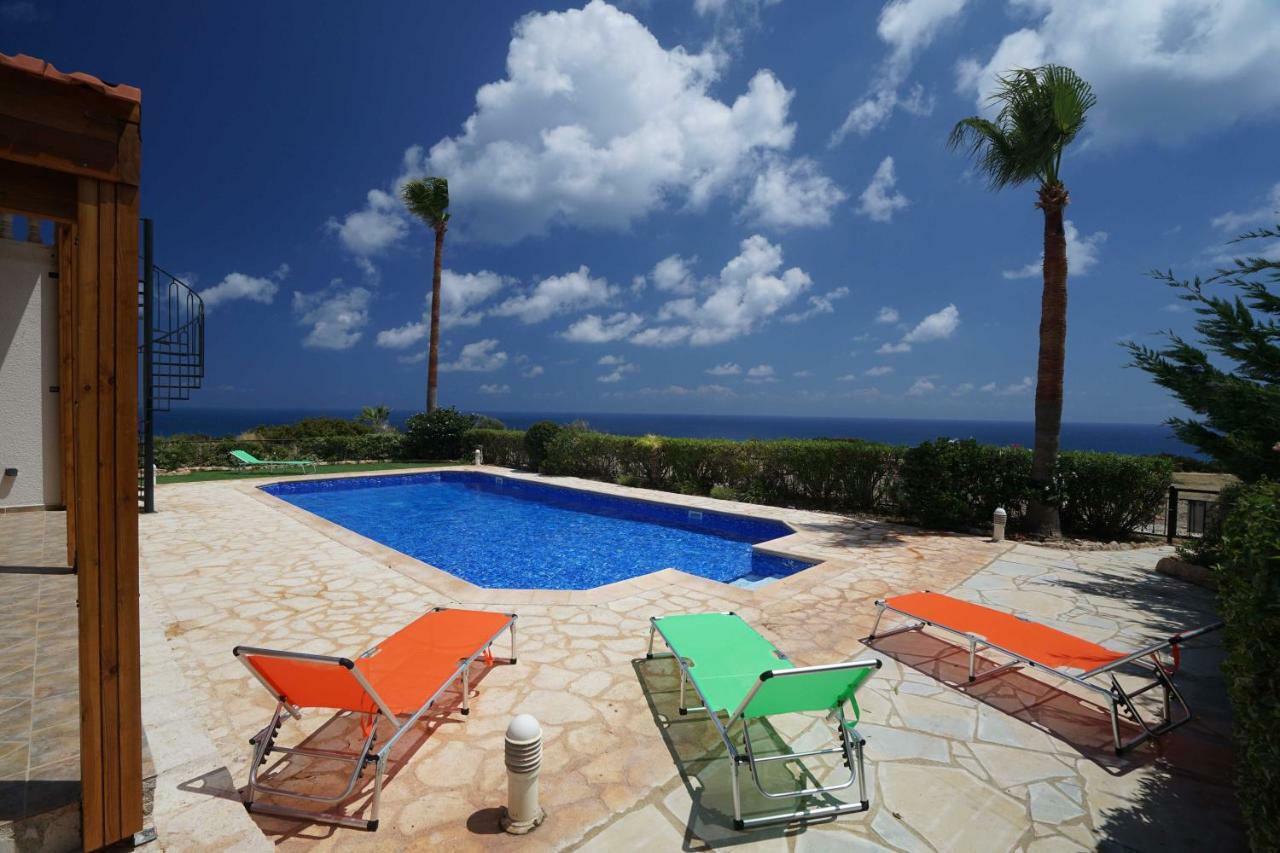 Unforgettable Family Escape - Cliffside Villa With Panoramic Sea Views And Kid-Friendly Private Pool ปิสซูรี ภายนอก รูปภาพ